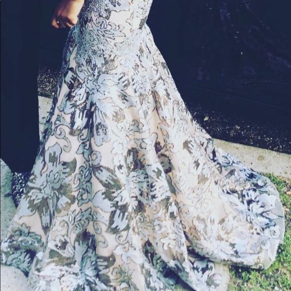PROM DRESS - Picture 2 of 6